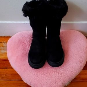 Black winter boots